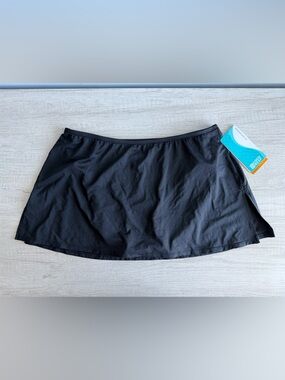 Coco Reef Women’s Black Solid Slit Swim Skirt Size Small